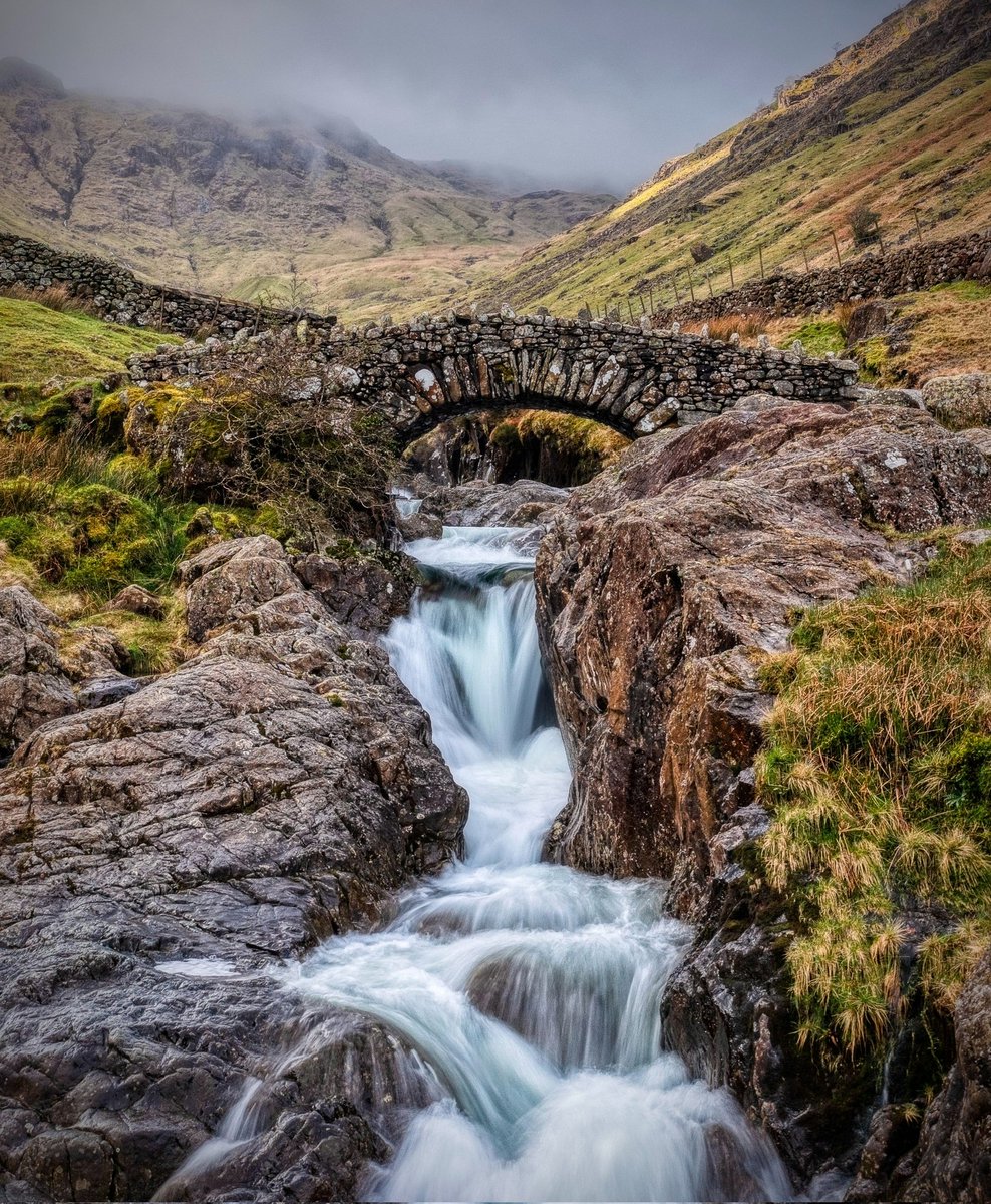 Morning everyone hope you are well. It has to be one of my favourite packhorse bridges in the Lake District. The early 18th century Stockley Bridge in the heart of Borrowdale. I wonder how many feet have crossed it over the centuries. Have a great day. #lakedistrict…