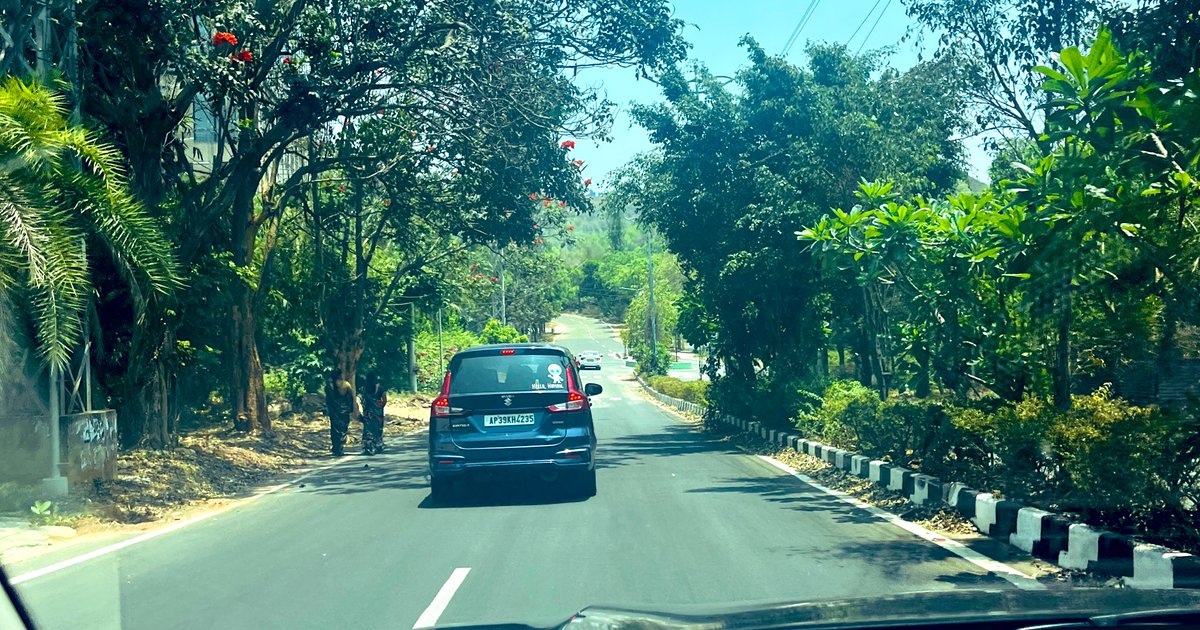 How many of us tell our drivers to follow the lines? This guy was driving right in the middle of the road and unknowingly blocking others from overtaking. #RoadSafety #trafficrules #Vizag @DigitalValley_