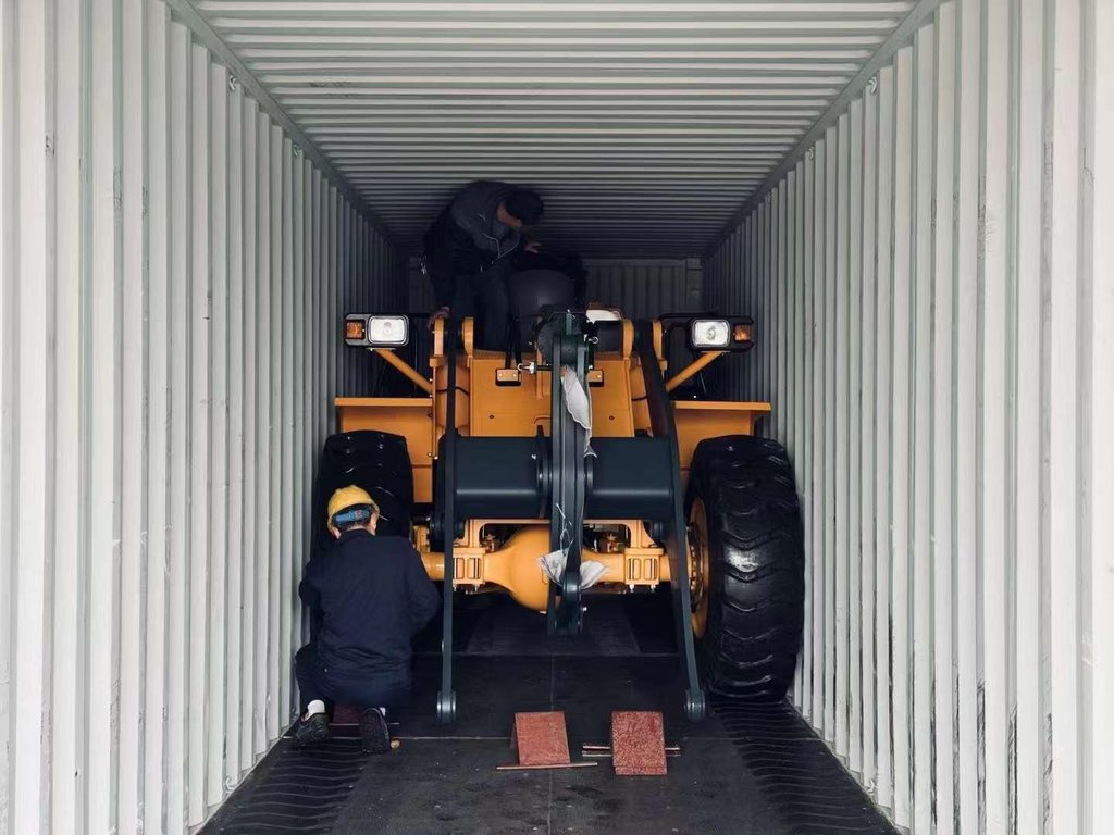 richarddddb's tweet photo. Hyundai wheel loader for sell https://t.co/mCbbutTycD