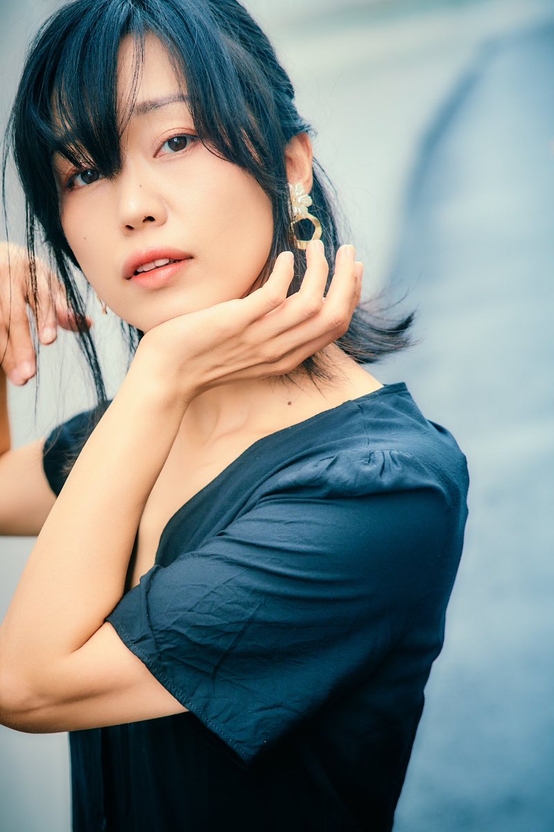 Tworksworks's tweet image. お久しぶりです。
すっかり暖かくなってきましたね🌱

さて。

ここで丹下真寿美写真集「たまには立ち止まって」のアナザーカットをどうぞ📷✨

actor：＠tangetan 
Photo：＠kutowans 

＼写真集、T-works公演グッズ販売中／
t-works-works.com/goods

#Tworks #丹下真寿美