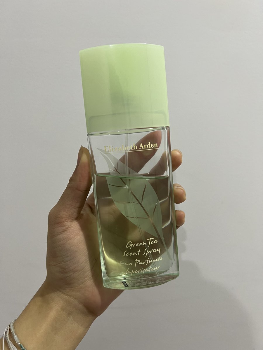 รับหิ้วน้ำหอม จากออสเตรเลีย Elizabeth Arden Green Tea / Sunflowers 100 ml ราคา 830 บาท รวมส่ง ส่วนตัวตองใช้เองตัวสีเขียว ตัวสีส้มเคยซื้อไปฝากที่บ้าน กลิ่นหอมทั้งสองตัวเลย ใครสนใจ DM ได้นะคะ ถึงไทย 19 เริ่มส่งของ 21 ค่ะ #รับหิ้วออสเตรเลีย