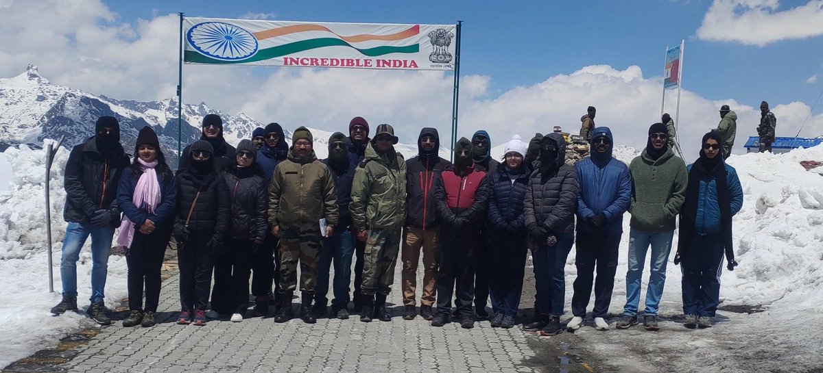 #Indian_Foreign_Service officer trainees on forward area attachment in @GajrajCorps_IA - #Tawang_Sector -aimed to empower them with better understanding of intricacies of operational environment & border management in eastern theatre. @adgpi @easterncomd @SSIFS_MEA