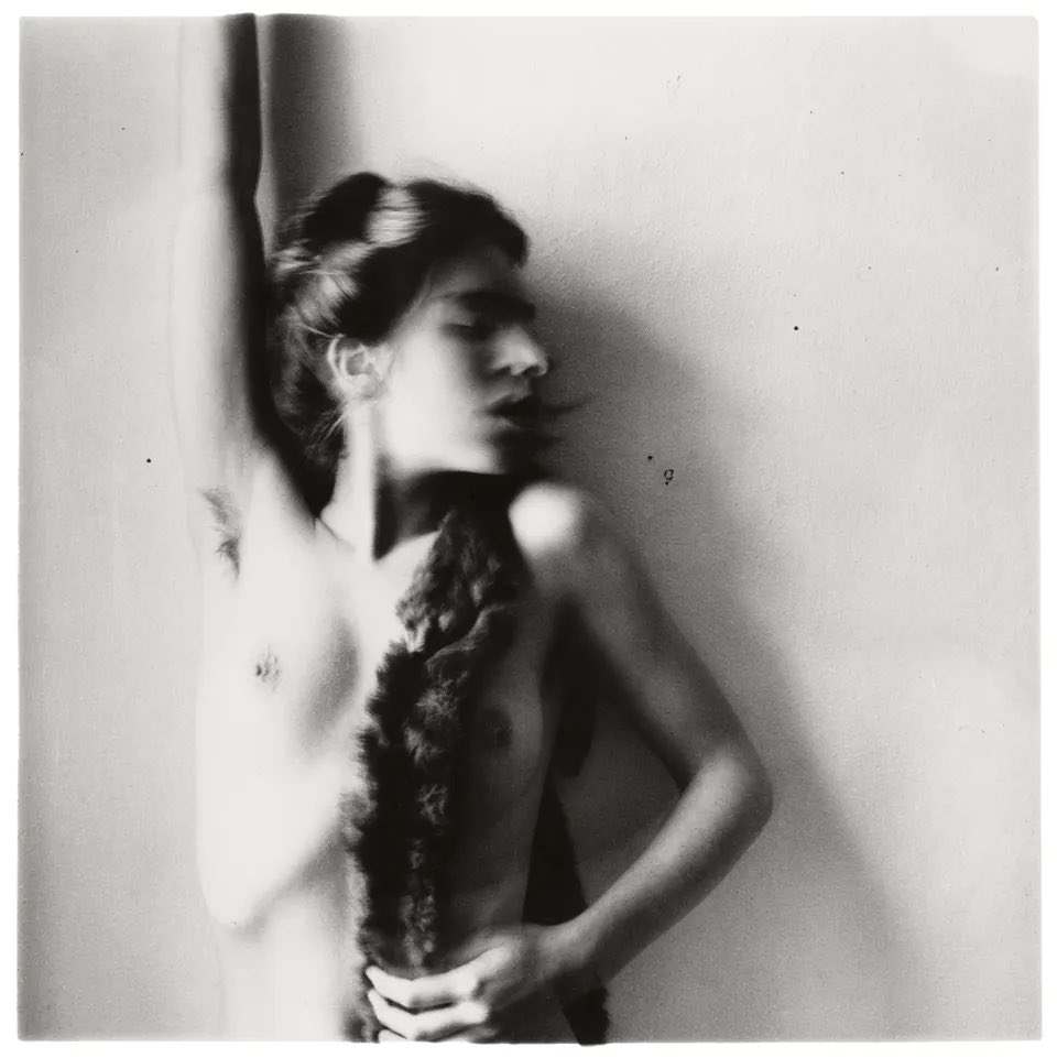 Viernes. [📷 Francesca Woodman]