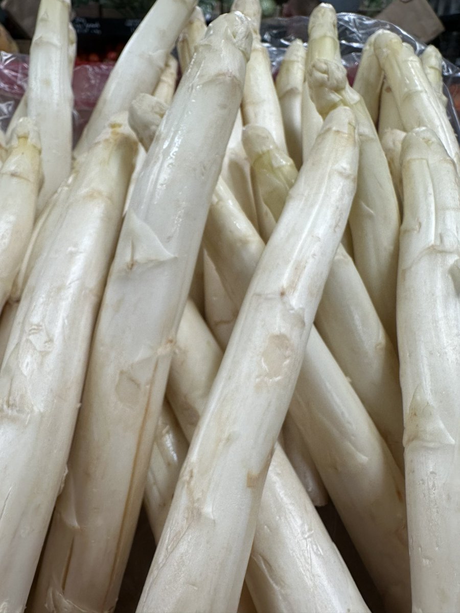 HooleFoodMarket's tweet photo. If you know, you know.
Fresh in this morning.
Limited quantities.
Get it while it’s here….
#WhiteAsparagus
#BassanoDelGrappa
#Puntarelle
#Cicoria
#CimeDiRapa
#BroccoliRabe
#ItalianProduce
#Hoole
#Chester
@ShitChester https://t.co/skHcF98Cen