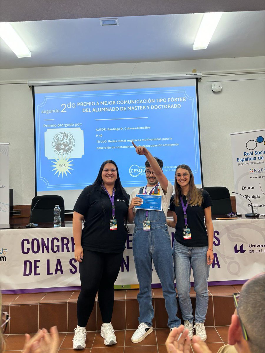 MAT4LL's tweet photo. Muchas felicidades a todos los premiados en esta edición del @CESQuimULL y en especial a los estudiantes de nuestro grupo: Patri, Montse y Santi, y la alumna de grado Daniela  👏👏👏 
Muy buen trabajo!!! https://t.co/h4nIFs5mBh