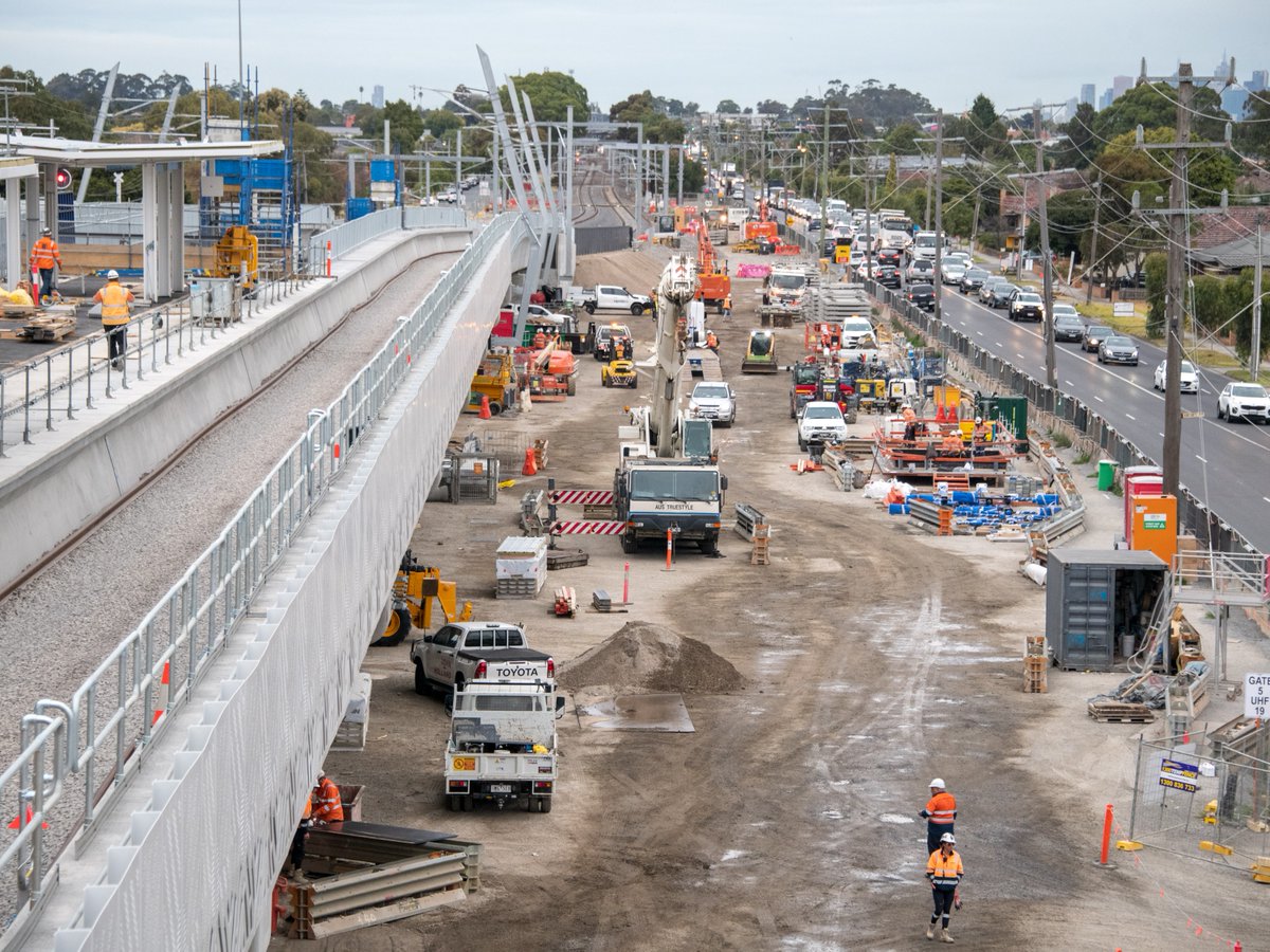 🥳 The countdown is on – the dangerous and congested level crossing at Keon Parade is set to go next month. 👷 While we work, there will be changes to the way you travel around the area. ➡️ Head to our website to learn more: bit.ly/3U8njKp