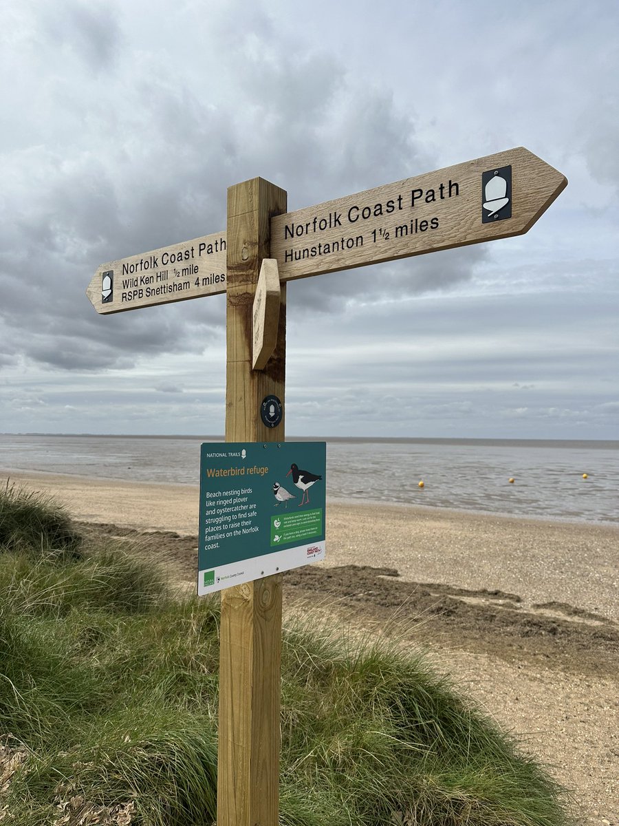👀 #Heacham #Norfolk Norfolk Coast Path & Waterbird refuge. #FingerpostFriday