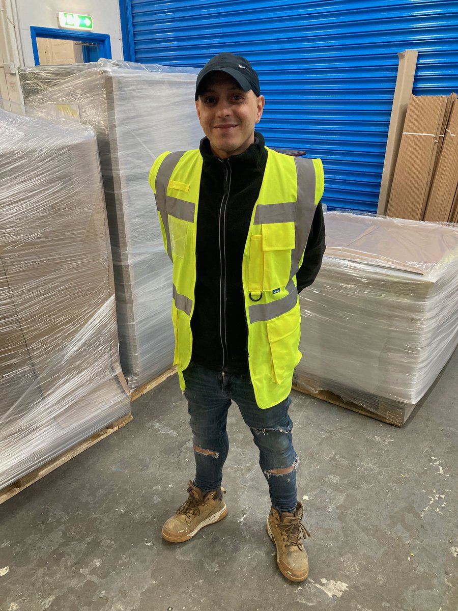 CPCases's tweet image. Shout out to Gino, Goods Inward Lead by day, painting expert by night, who is transforming our working spaces one paint can at a time. Thanks for all of your hard work Gino. Much appreciated!
#GreatWork #GoodsIn #EmployeeAppreciation
cpcases.com