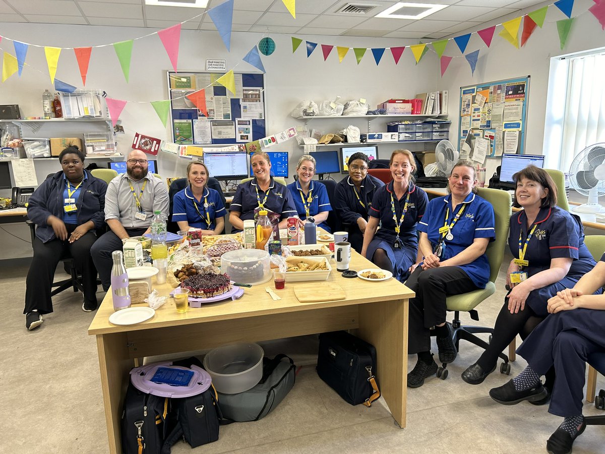 We celebrated our wonderful Hospital at Home service one year anniversary last week 🎈Of course we had cake 🧁 😜 @LouAxford @CarolineChummu1 @OxleasNHS