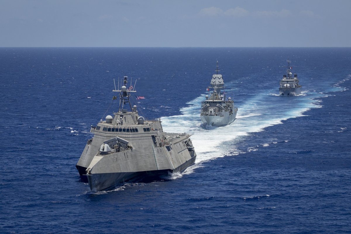 🇦🇺🇺🇸🇫🇷 together. #AusNavy frigate #HMASWarramunga operates with @USnavy Littoral Combat Ship #USSMobile and @MarineNationale frigate #FSVendemiaire during a regional presence deployment. #YourADF with #FriendsPartnersAllies for a secure #IndoPacific. 💪