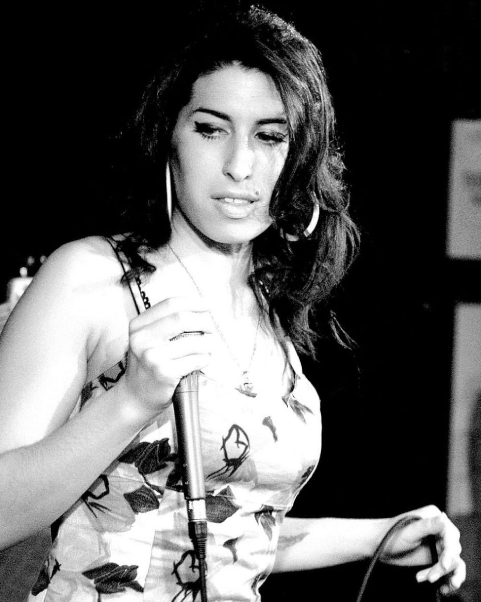 Never before seen photos of the incredible Amy Winehouse captivating the audience in our intimate Soho Jazz Club back in March 2004. ✨ 📸 David Sinclair