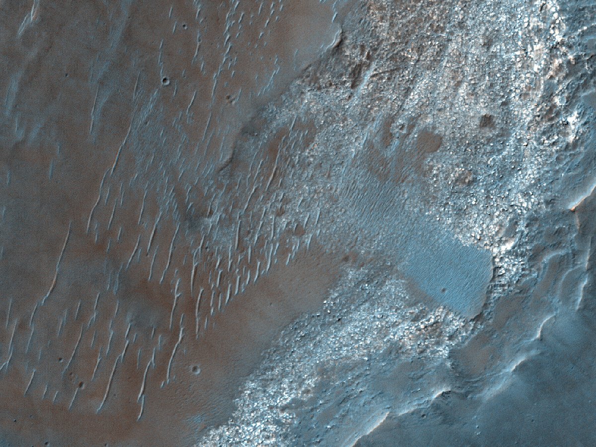 HiRISERussian's tweet photo. HiPOD: Светлые обнажения в кратере Bakhuysen

Идентификатор: ESP_051785_1560
Дата съемки: 13 августа 2017
Высота: 259 км

https://t.co/6wznDP1JPw
NASA/JPL-Caltech/UArizona
#Марс #НАСА #астрономия #русский https://t.co/QulJUqSk4c