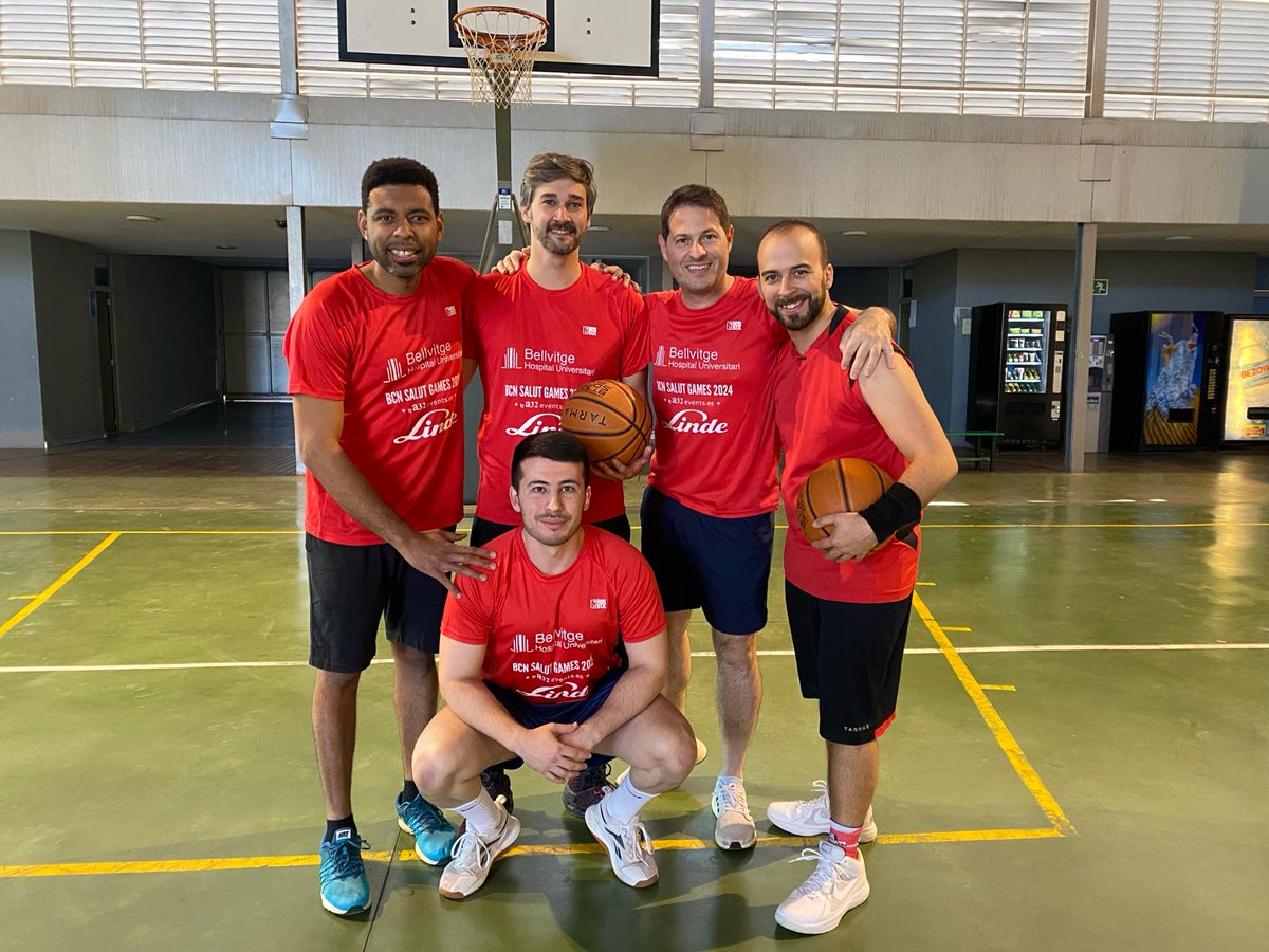 Felicitats al nostre equip de bàsquet 3x3 format per l'Alan, el José Luis, l'Iván, el David i en Luis, per la seva destacada participació als @bcnsalutgames amb partits disputats i grans gestos de qualitat i companyerisme! #EquipHUB #orgullbellvitge