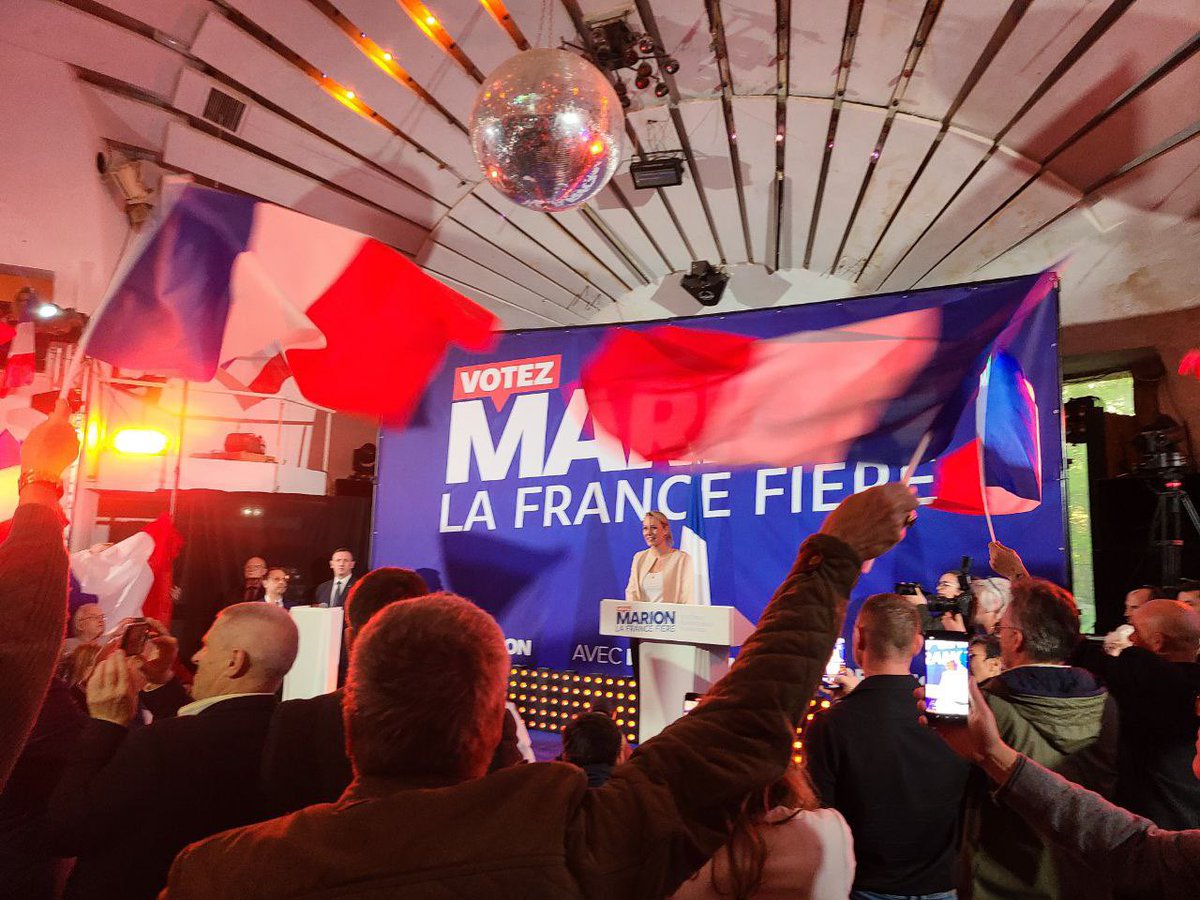 Ferveur et enthousiasme hier soir à Carnac pour le meeting de @MarionMarechal.

La liste #LaFranceFière avec le groupe #ECR est la seule liste à pouvoir battre Macron et Von Der Leyen.