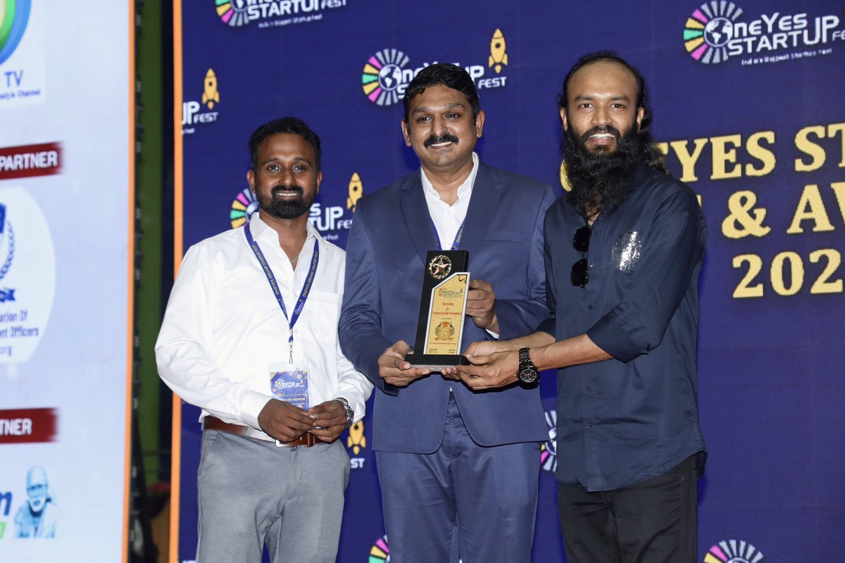 செய்வதை துணிந்து செய் 🎙️ 

OneYes StartUp Fest & Awards - An amazing celebration time along with the industry leaders @ #Chennai 🚀 

Embrace the journey; success awaits at every turn❣️

#OneYes #StartUp #Fest #Awards 
#HR #HumanRelations #Leadership #HRLeadership #TamilNadu 🏆