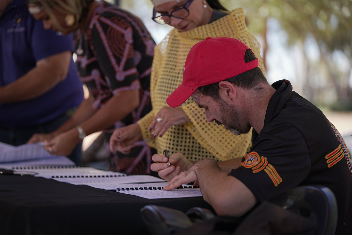 First Local Decision Making Agreement: signed Thanks to Ngurratjuta leaders, Federal Minister @LindaBurneyMP and @SelenaUibo for your hard work on this. This is a historic beginning for Ngurratjuta Region.