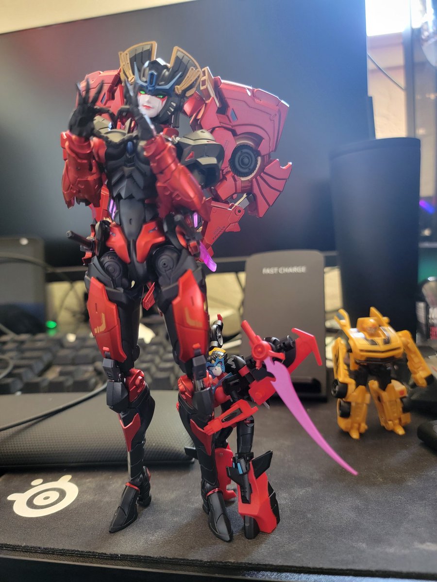 AlphaNine2's tweet image. Smol little windblade ^^ #transformers
