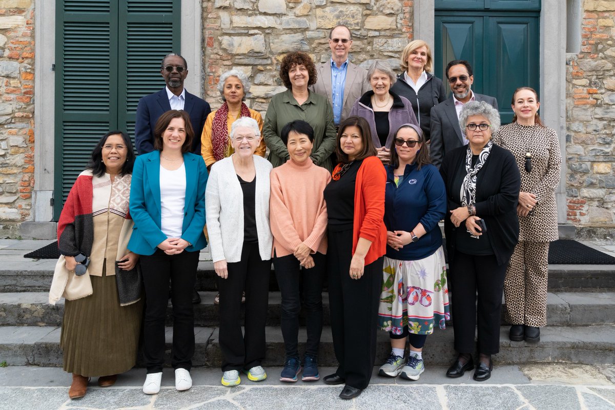 🤝#OurCommonAir brings together 18 high-level government figures, renowned health experts, academics & leading climate change specialists. It aims to inspire increased attention, financing & political backing for clean air worldwide. Read the thread to know our commissioners👇