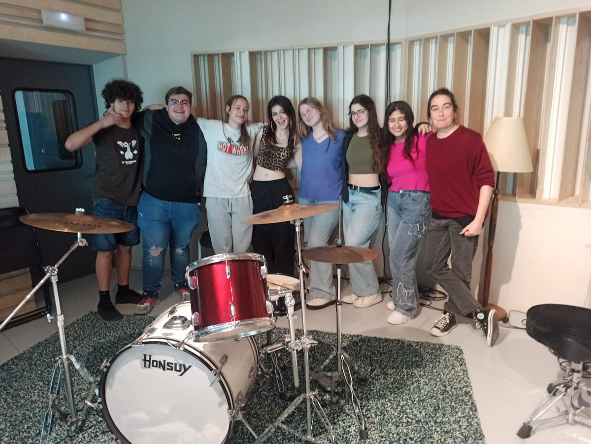 Nuestros alumnos de Lenguaje y Práctica Musical del Bachillerato de Artes grabando en @etopia_ Fantástica experiencia!