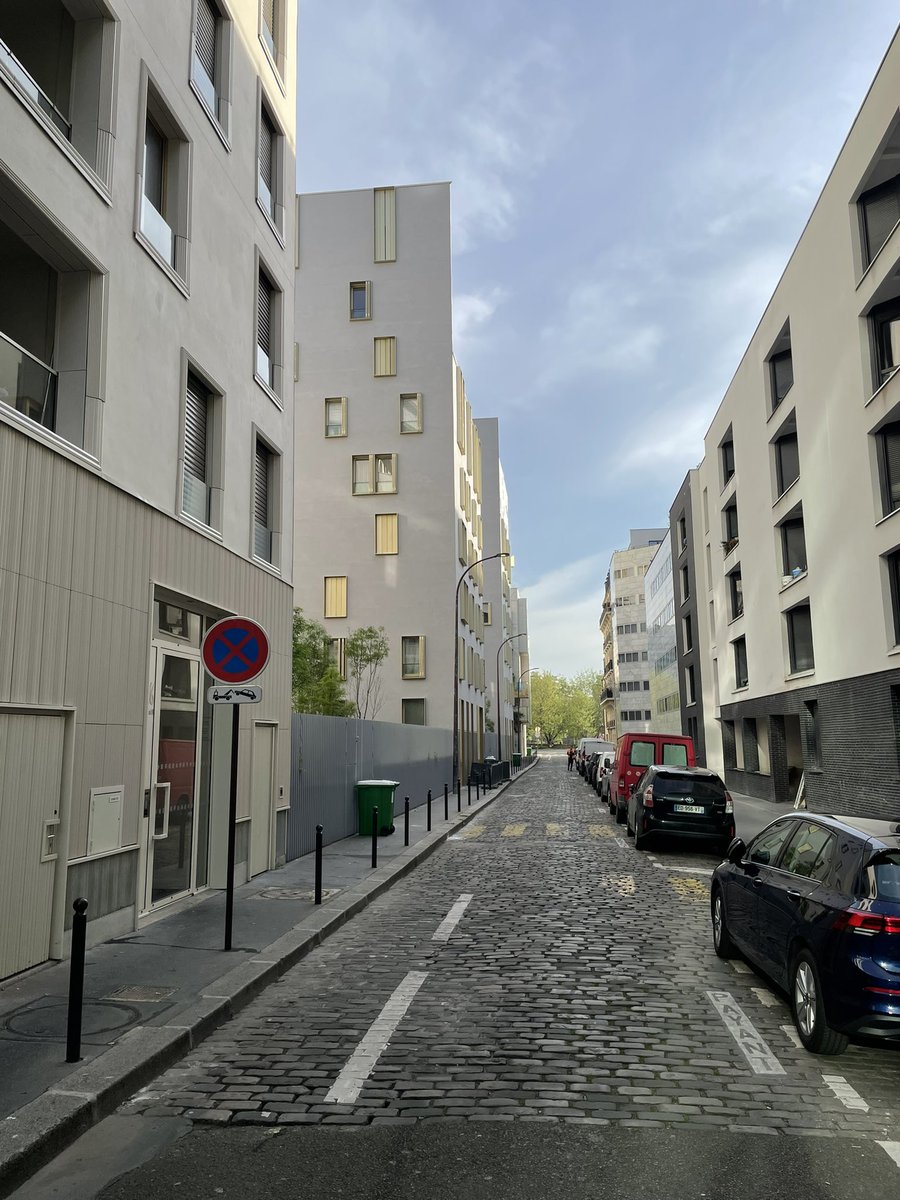 Végétalisation de Paris 👇 Rue de Bellievre, Paris 13e. Avant/après (2012/2024)
