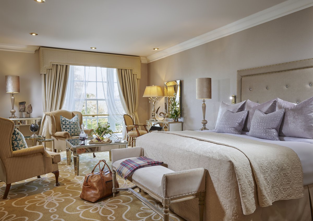 This week's hotel review is Hayfield Manor, Cork city's only five-star (for now)... it now has a new glass-box cocktail bar alongside the traditional luxury. independent.ie/life/travel/re… #presstrip