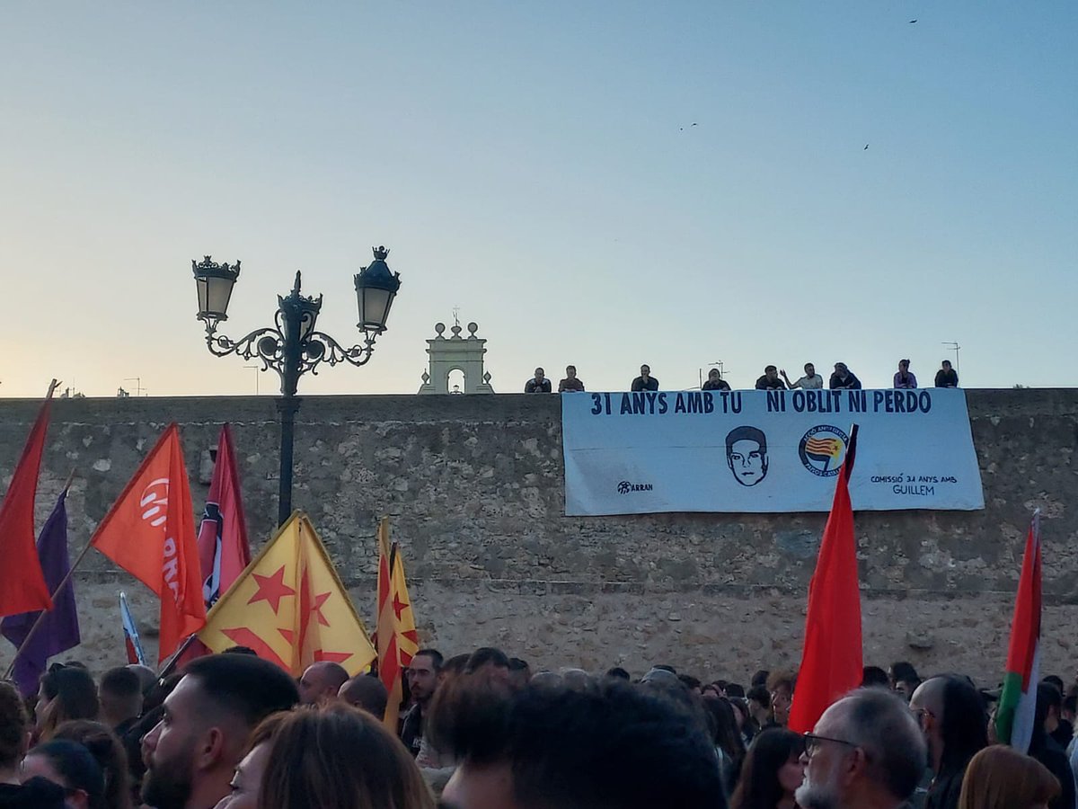 ERPV_Horta's tweet photo. Ahir a #Burjasot en record de #GuillemAgulló assasinat fa 31 anys pel feixisme.
Ni oblidem, ni perdonem!!!! https://t.co/OYE1j3NRDT
