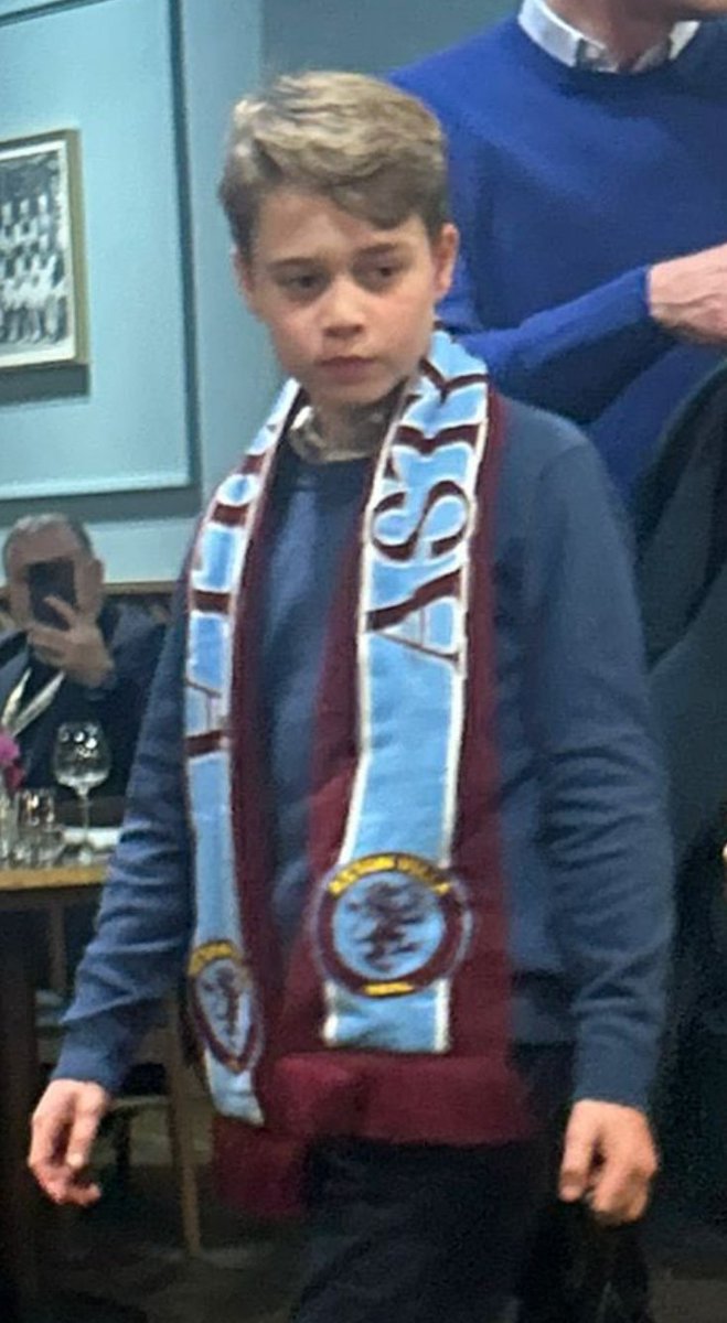 Future king with his Villa scarf 👑💜💙

#avfc