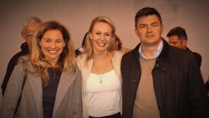 ⚓Hier soir les bretons furent nombreux autour de Marion à #Carnac !
"Notre identité, notre sécurité et nos libertés sont menacées. 
Le combat pour notre civilisation,pour nos ancêtres comme pour nos enfants, c'est Marion qui l'incarne dans cette élection!"
<a href="/P_Vardon/">Philippe Vardon</a>
#VotezMarion