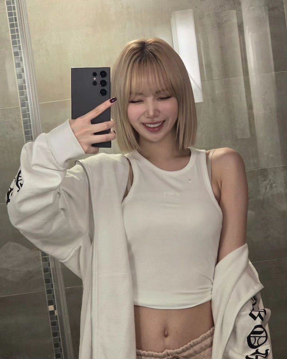 Zeeroo____'s tweet photo. I love you!! 🐯💛💛💛
#KIM_CHAEWON
#LE_SSERAFIM https://t.co/2VhVMOIymM