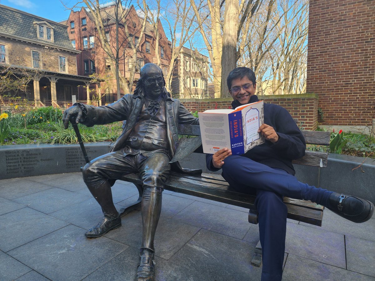 Enjoyed reading my book to a keenly interested Benjamin Franklin during my visit to @Penn last week; after a book talk @CASIPenn and a seminar talk @Wharton; thanks to @BerkouwerS for the picture! You can get it at either: amazon.in/dp/067009594X or padhegaindia.in/product/accele…