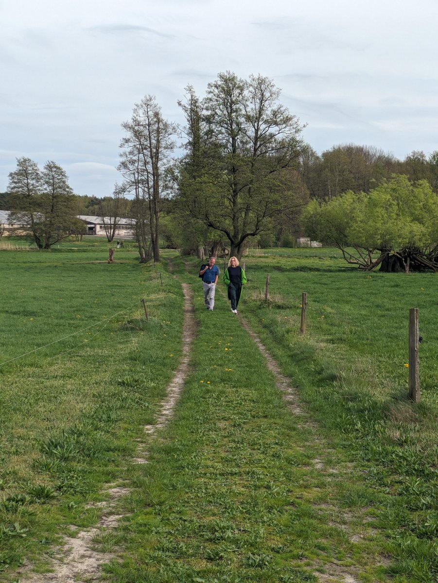 SFB1265's tweet image. Lots of discussions, walks, and some wool-entanglements at our annual retreat in Brandenburg!

#SpatialResearch
#Geography 
#Sociology
#Architecture
#MediaStudies
#Anthropology
#Planning