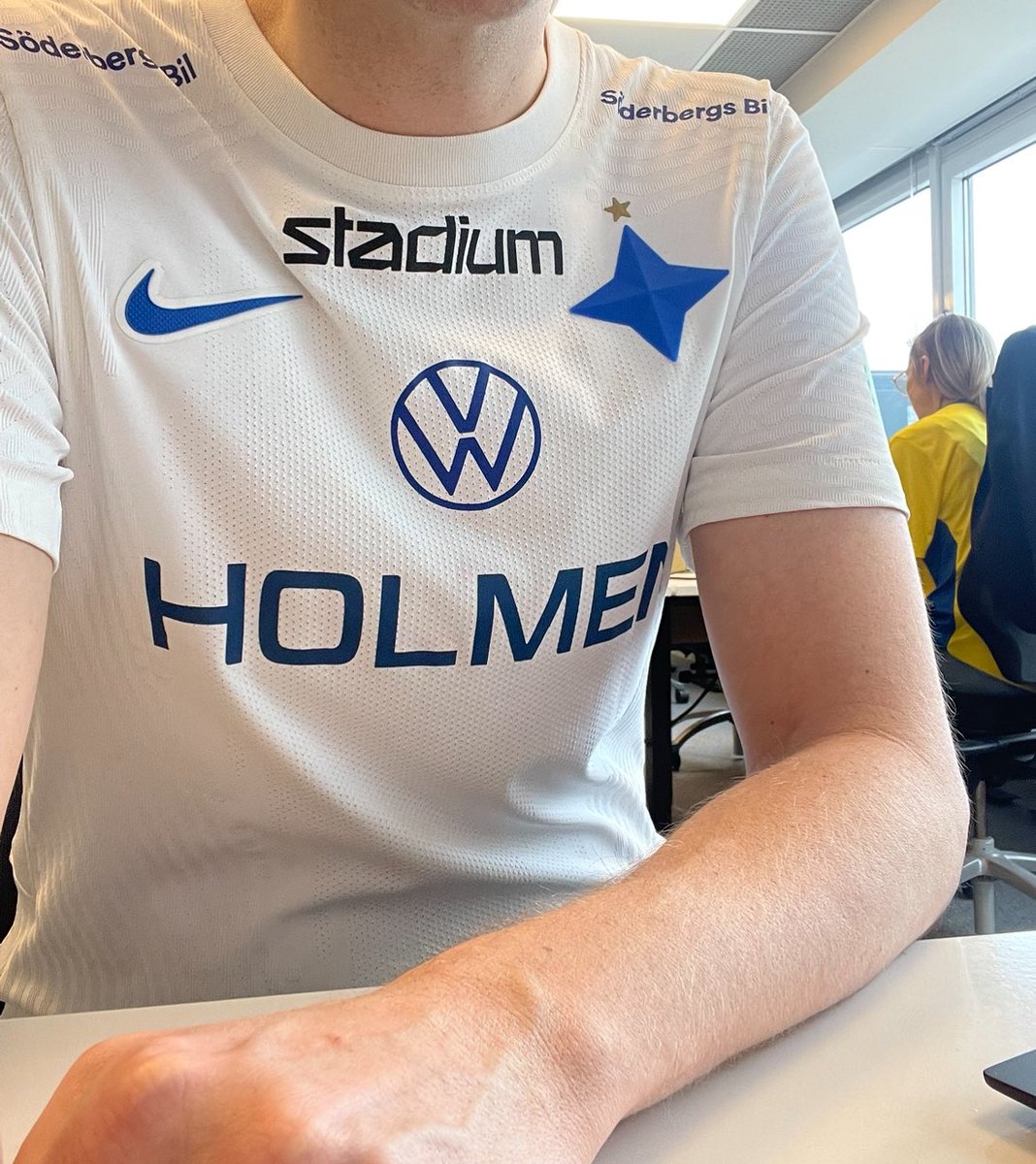 Lucas Limas matchanvända tröja från 2021 fick åka på imorse för att uppmärksamma  Fotbollströjefredag!