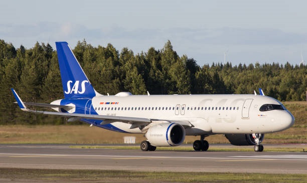 SAS har nylig sluppet spennende detaljer om neste kapittel i selskapets fremtidige kommersielle relasjoner. SAS vil forbli i Star Alliance frem til 31/9, og kundene kan begynne å nyte fordelene med de fleste SkyTeam-flyselskaper fra 1/9. 📷 wikimedia osloairports.com/2024/04/sas-fr…