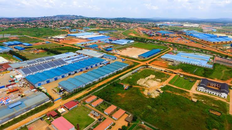 Today, Investment Minister @HonAniteEvelyn, board & management of @ugandainvest are convening a crucial baraza with all investors at the Kampala Industrial & Business Park, Namanve. A platform to address investor concerns & foster a thriving business environment. #InvestInUganda