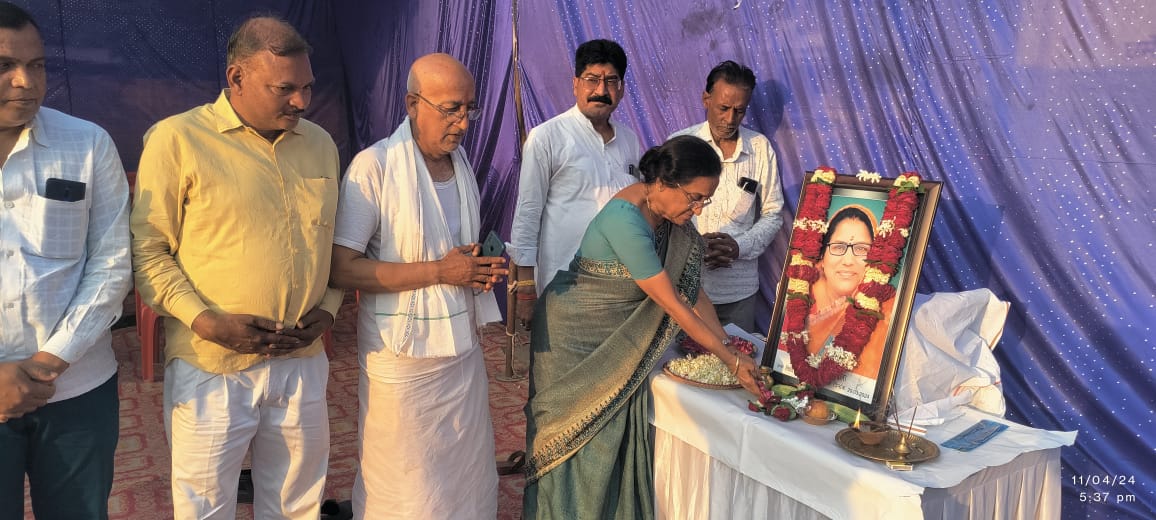 वरिष्ठ भाजापा नेता श्री ज्ञानेंद्र शुक्ला की पत्नी की तेरहवीं में सम्मिलित होकर श्रृद्धांजलि अर्पित की। ईश्वर से कामना है कि दिवंगत आत्मा को,अपने चरणों में स्थान दे। ॐ शांति