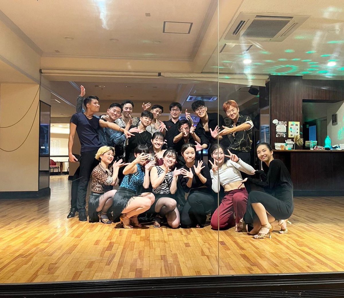 liberadance's tweet photo. 本日も…🌙
プラクティスナイト！

沢山踊りこみをする前に
エクササイズクラス @sudami520 で
基礎トレーニングや、細かい丁寧な所をマスターしませんか？✨️
是非ご参加お待ちしております🔥❤️‍🔥

 #リベラダンス #プラクティスナイト #エクササイズクラス #liberadance  #practicenight #exercise https://t.co/S8SP154ttC