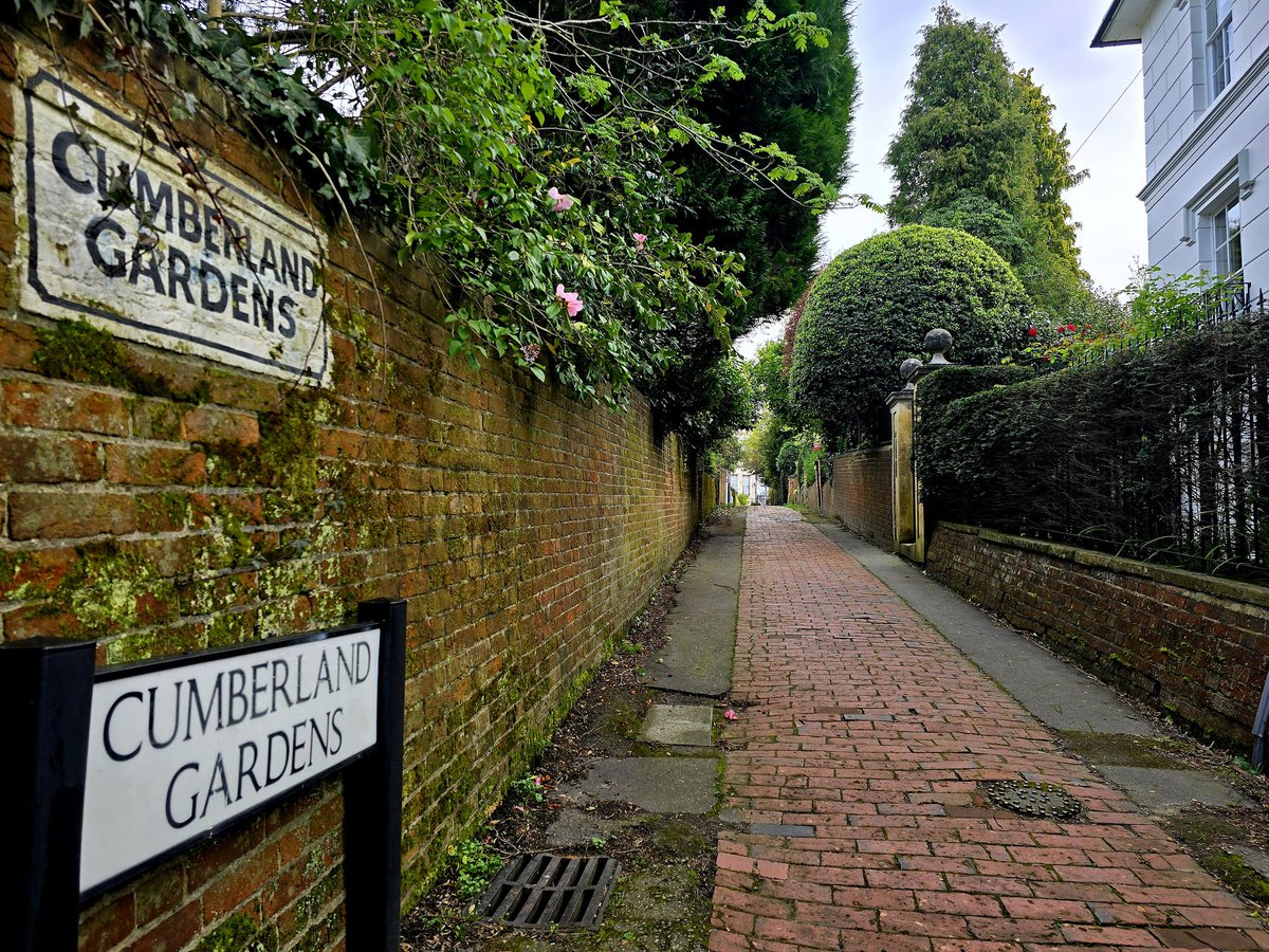 Always a very pretty pathway to walk up. Mild out today!! #tunbridgewells