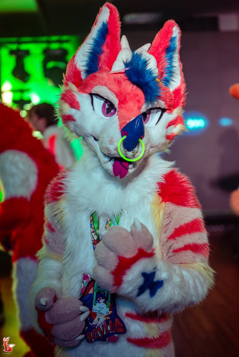 Feeling like partying the weekend away, you joining me? 📸 @SkygeJager 🦌 #FursuitFriday