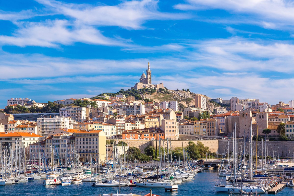 Be enchanted by Marseille with its stunning mix of colors and cultures, oozing charm from every nook and cranny. 🫶✨👁️ Enjoy the amazing sights, from old-school landmarks to lively markets, promising unforgettable moments. 🏙💦⛵ 📸 Sergii Figurnyi / AS #explorefrance