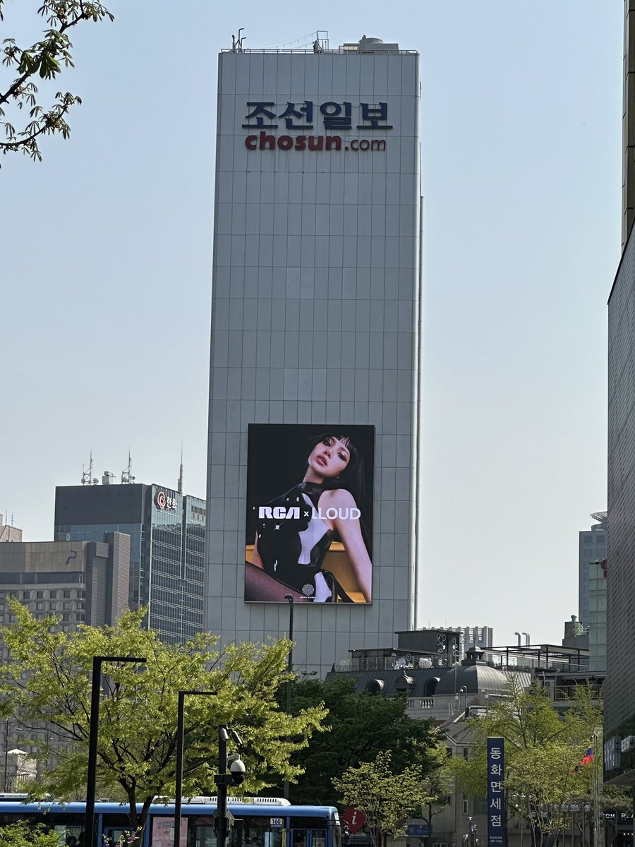 [Spotted] - @wearelloud X @RCARecords X #LISA’s Billboard/Poster Ad 🔥 📍The Chosun Ilbo Building in Gwanghwamun Plaza (Royal Palace Station 🇰🇷) 📸 0_w116 #LISAxRCA #RCAxLLOUD