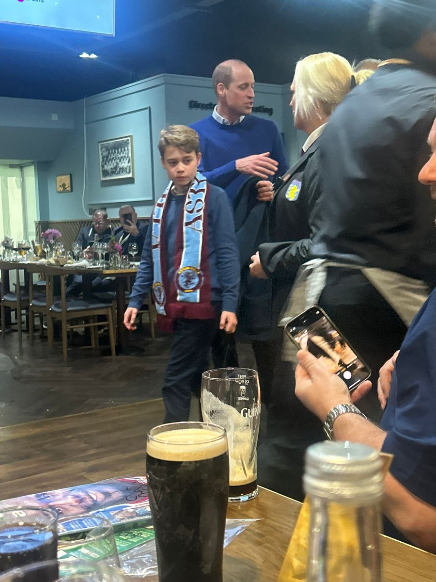 Just a dad and his son at the footie. No drama, no visible protection officers, although I’m sure they were there as here we have two future Kings 👑👑
Why are #TheHarkles so scared to come back to the UK? Because of the boo’s because #HazNoBalls threw his country under the bus