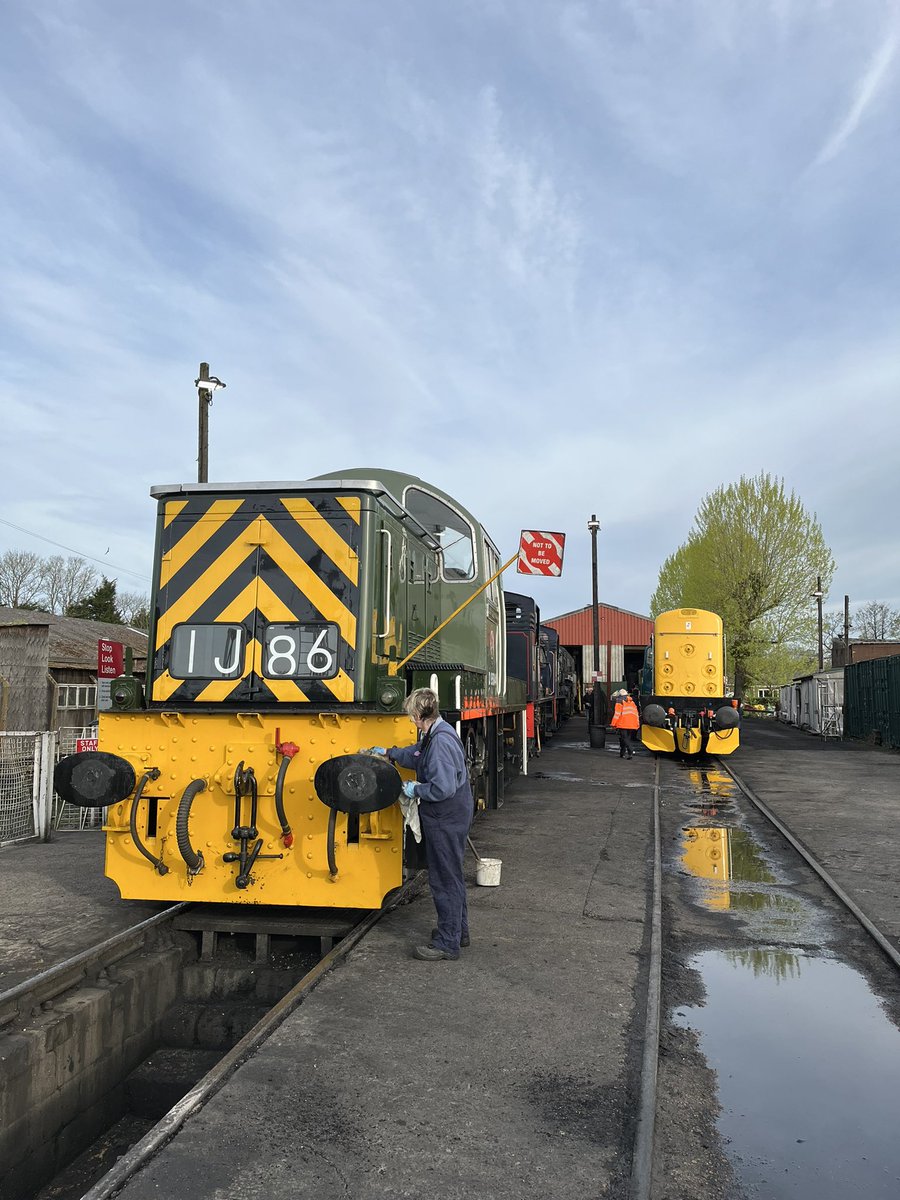 We’re celebrating 50 years of the Kent & East Sussex Railway on @BBCRadioKent this morning! Our reporter @philharrison77 is ‘all aboard’ the action. Tune in to find out more! 🚂@KandESRailway