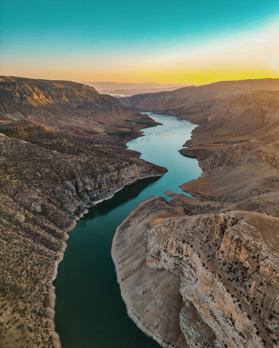 Botan Valley National Park in Siirt offers a feast for the senses, from lush forests and cascading waterfalls to towering cliffs and crystal-clear rivers. #Siirt