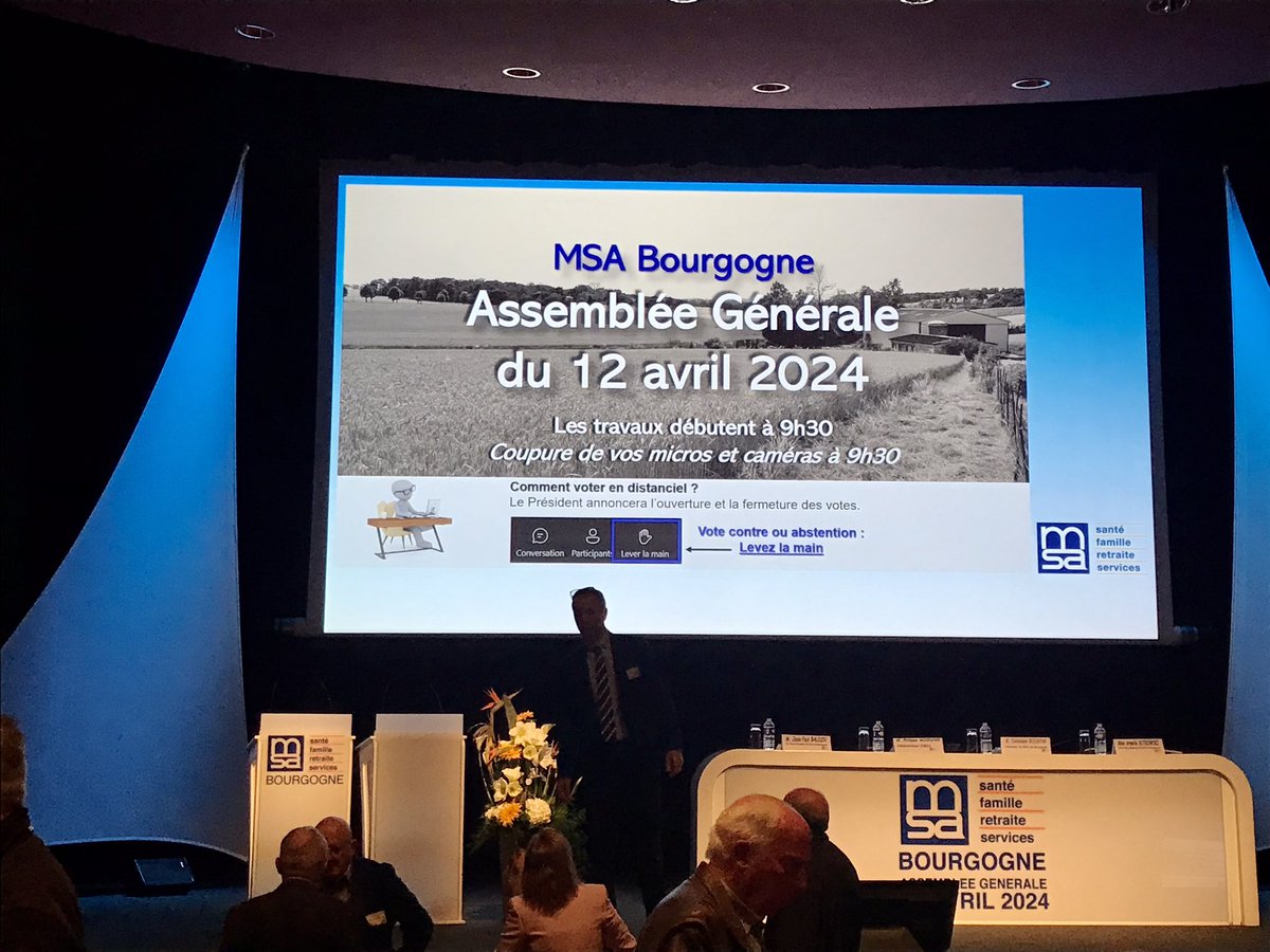 UR_CS_BFC's tweet photo. [EN DIRECT] Aujourd’hui, nous sommes heureux de représenter les Centres Sociaux ruraux de Bourgogne à l’AG de la @msa_bourgogne 👨‍🌾 à #Beaune ! https://t.co/7n9ykiHqdJ