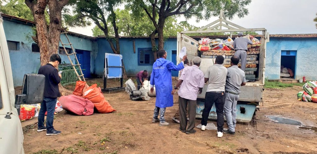 To support migrants, IOM provided essential items to partners in Dire Dawa, incl. Bureau of Social Affairs & an NGO forum for Child Empowerment. The bunk beds, smart TV, mattresses & playing materials will greatly improve the living conditions of vulnerable migrants under care.