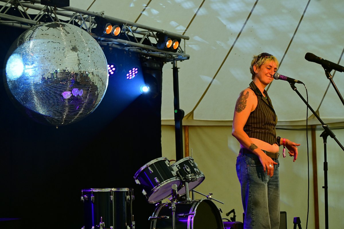 OutandWildlgbtq's tweet photo. MUSIC🎵🎹

Join us every evening to enjoy bands, solo artists, cabaret, comedians, improv, and burlesque. On Friday and Saturday, we end the evening with silent DJ sets.

📷Elsie Moore 
#outandwild #musicfestival #lgbtqmusic https://t.co/yJZhd2yyc2