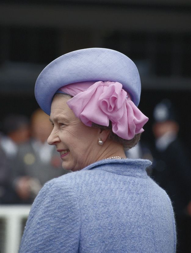 Queen Elizabeth II wearing a hat by milliner Frederick Fox at the Derby meeting, at Epsom racecourse in Epsom, Surrey, England, Great Britain, 5 June 1991. #QueenElizabethII