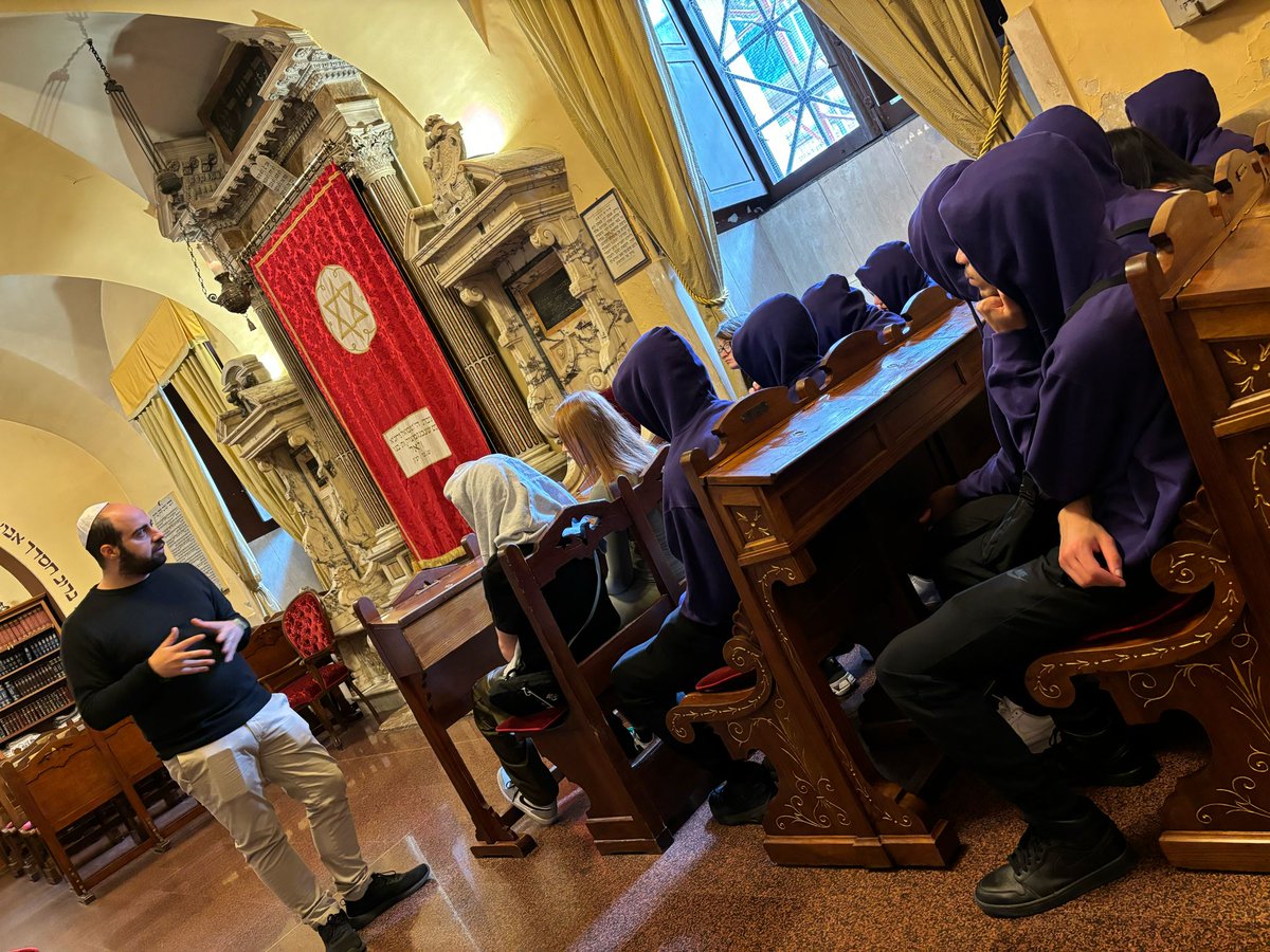 Starting the day with a fascinating visit to the Jewish Museum and Great Synagogue of Rome #Rome2024 #smrchsontour