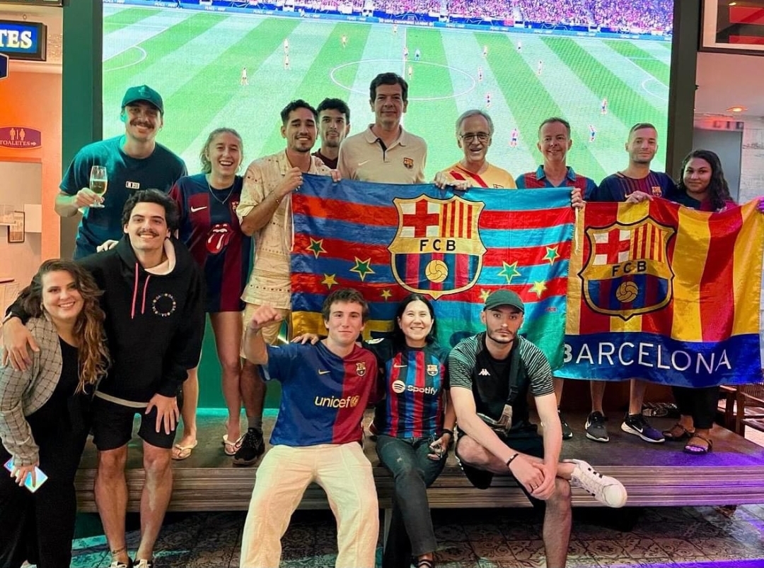 ConfePenyesFCB's tweet photo. 🗺️ From Sao Paulo to Mumbai, the supporters' clubs were thrilled after the great win in Paris!
📢 The blaugrana chants could be heard all over the world!

🔵🔴 #FemBarçaFemPenya #ForçaBarça https://t.co/sLjGlluQMm