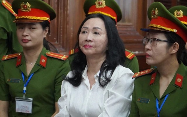 .@hrw blasts @MOFAVietNam on Truong My Lan death sentence: 'that's cruel and unusual punishment that is outrageous and unacceptable...Vietnam should commute that sentence to life in prison, or whatever the prosecutors deem appropriate...' #TruongMyLan abc.net.au/news/2024-04-1…